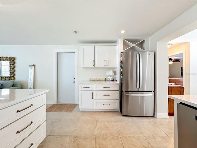 307 68TH, Holmes Beach, FL 34217
