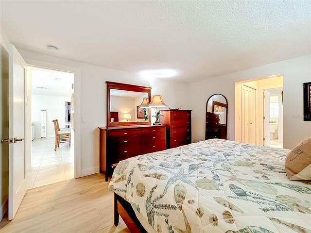307 68TH, Holmes Beach, FL 34217