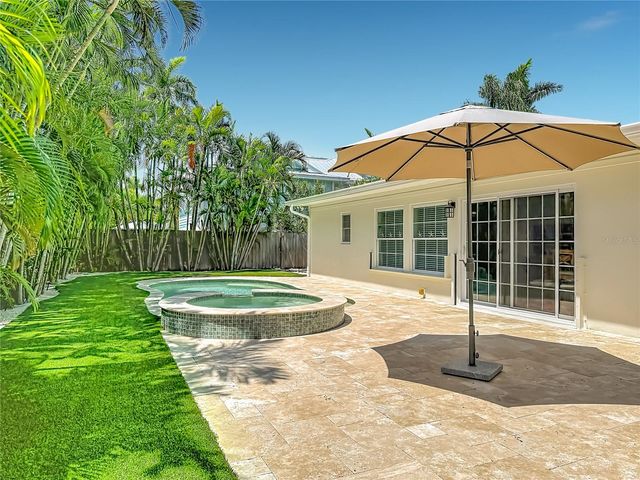 307 68TH, Holmes Beach, FL 34217