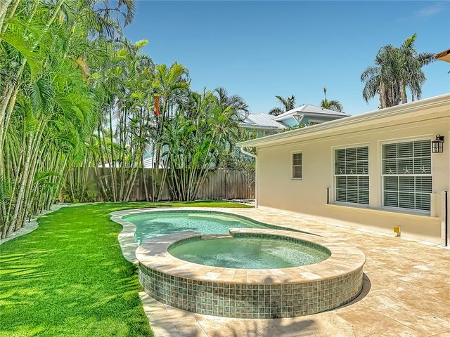 307 68TH, Holmes Beach, FL 34217