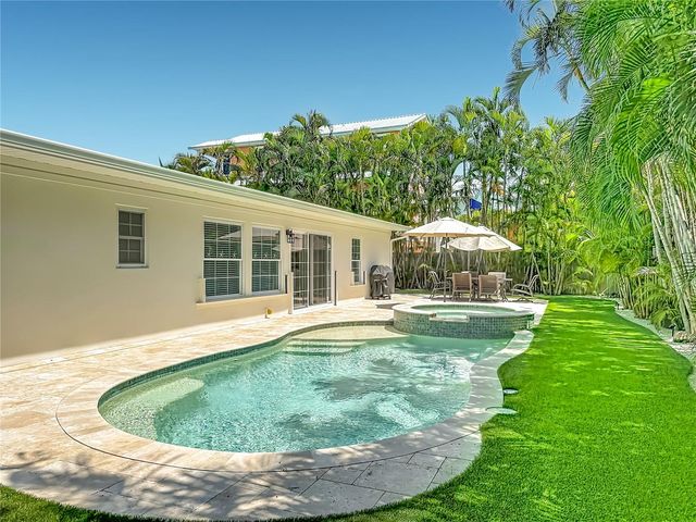 307 68TH, Holmes Beach, FL 34217