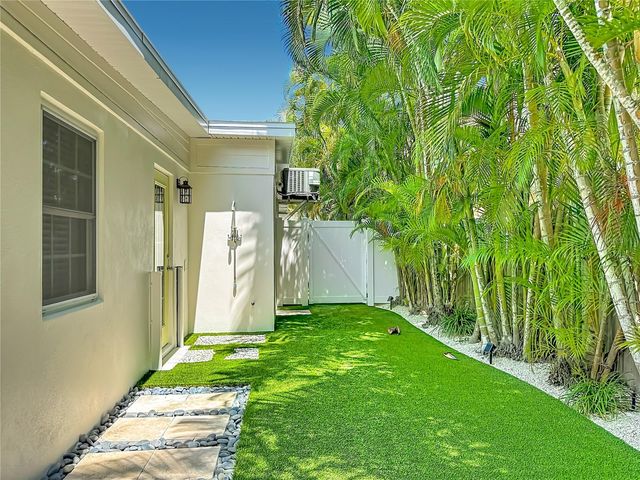 307 68TH, Holmes Beach, FL 34217