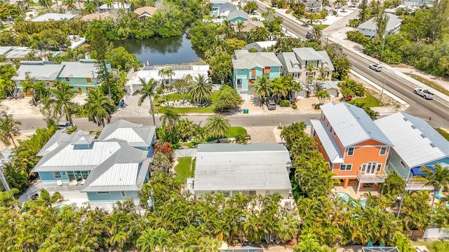 307 68TH, Holmes Beach, FL 34217
