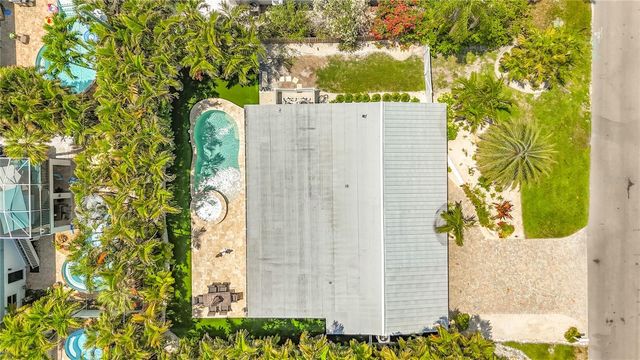 307 68TH, Holmes Beach, FL 34217