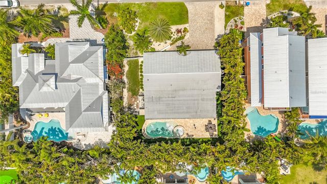 307 68TH, Holmes Beach, FL 34217