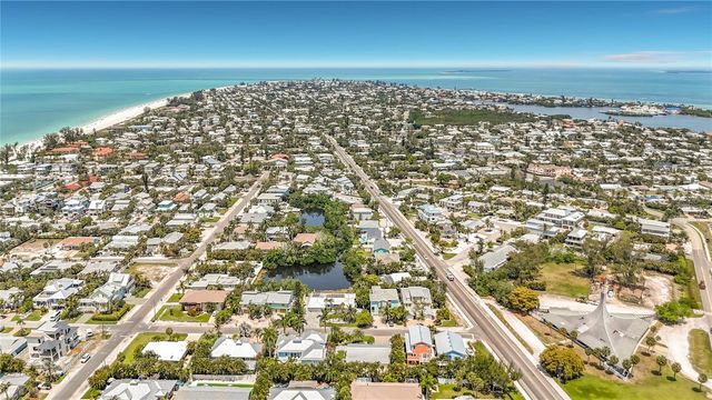 307 68TH, Holmes Beach, FL 34217