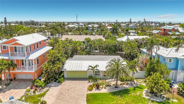 307 68TH, Holmes Beach, FL 34217