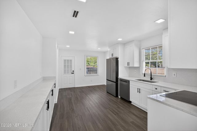 7915 ALDERMAN Road, Jacksonville, FL 32211