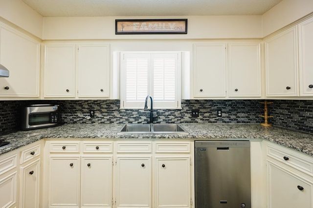 3206 Haynes Dr, Midland, TX 79705