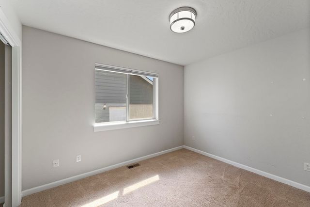 1227 W Quail Crest Ave, Spokane, WA 99224