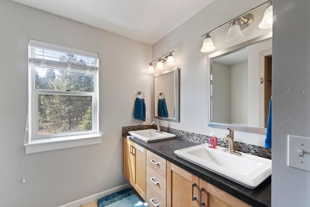 1227 W Quail Crest Ave, Spokane, WA 99224