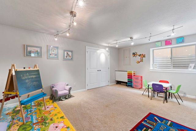 1227 W Quail Crest Ave, Spokane, WA 99224