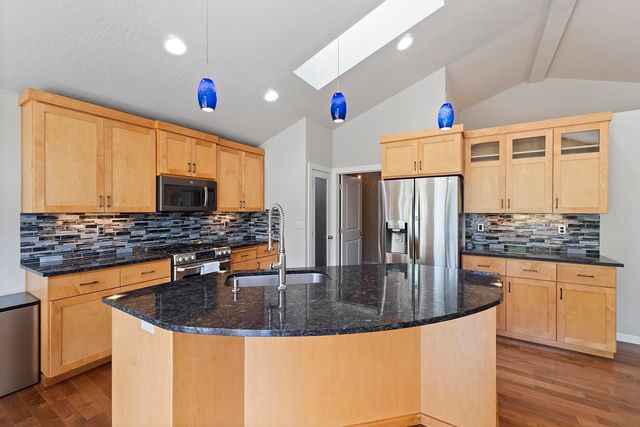 1227 W Quail Crest Ave, Spokane, WA 99224