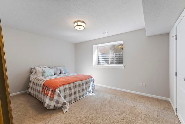 1227 W Quail Crest Ave, Spokane, WA 99224