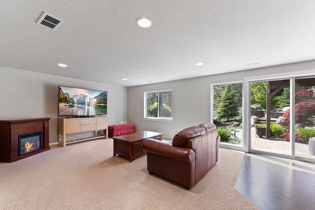 1227 W Quail Crest Ave, Spokane, WA 99224