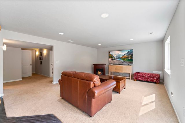 1227 W Quail Crest Ave, Spokane, WA 99224