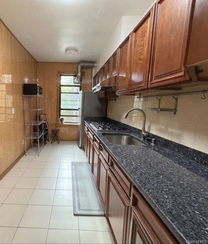 42-11 Kissena Boulevard 4A, Flushing, NY 11355