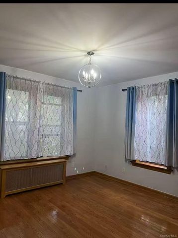 42-11 Kissena Boulevard 4A, Flushing, NY 11355