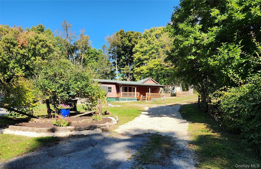 18 Hummingbird Way, Staatsburg, NY 12580