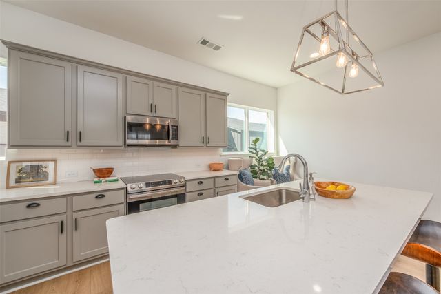 2828 Addison Park Lane, Fort Worth, TX 76110