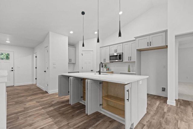 N9016 SOUTHTOWNE DRIVE, Menasha, WI 54952
