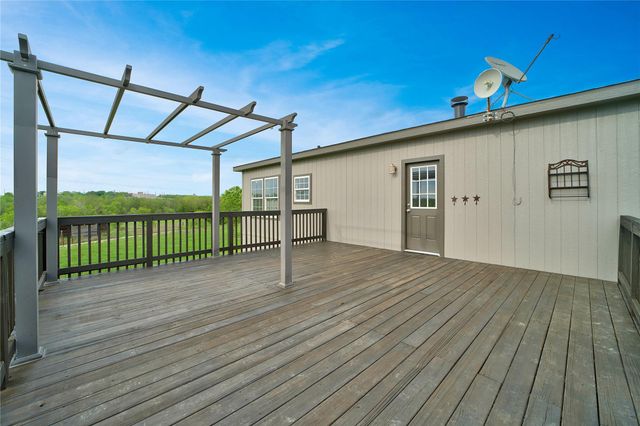 480 Holz RD, Niederwald, TX 78640
