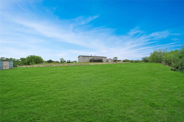 480 Holz RD, Niederwald, TX 78640