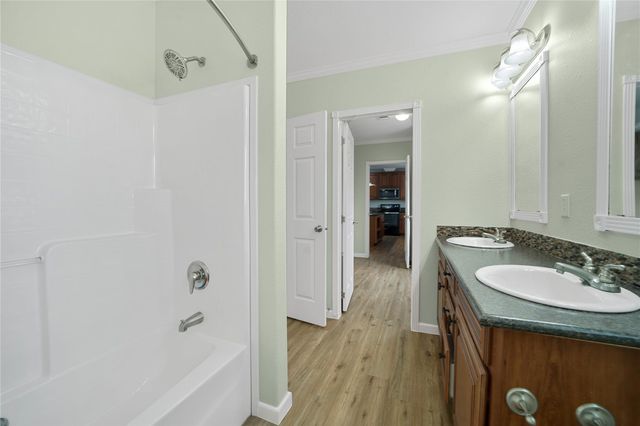 480 Holz RD, Niederwald, TX 78640