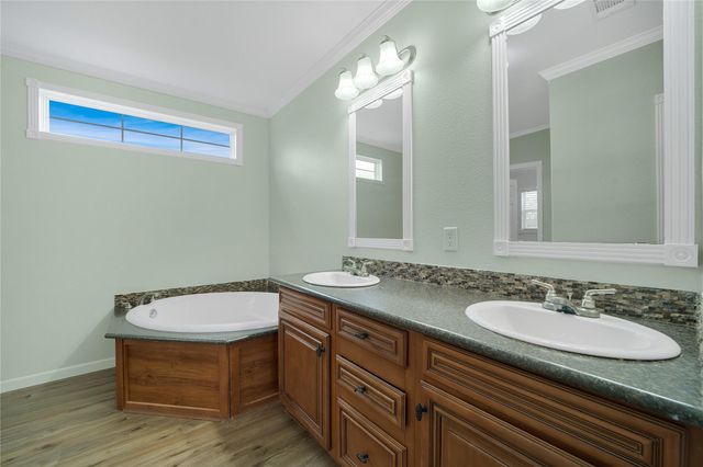 480 Holz RD, Niederwald, TX 78640
