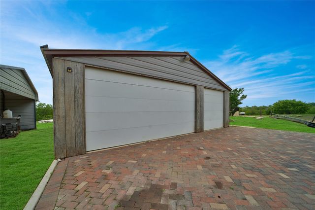 480 Holz RD, Niederwald, TX 78640