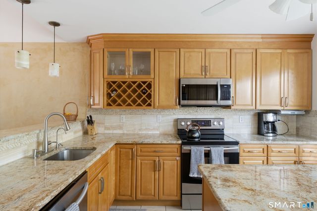 48 Tiffany Lane, Bristol, CT 06010