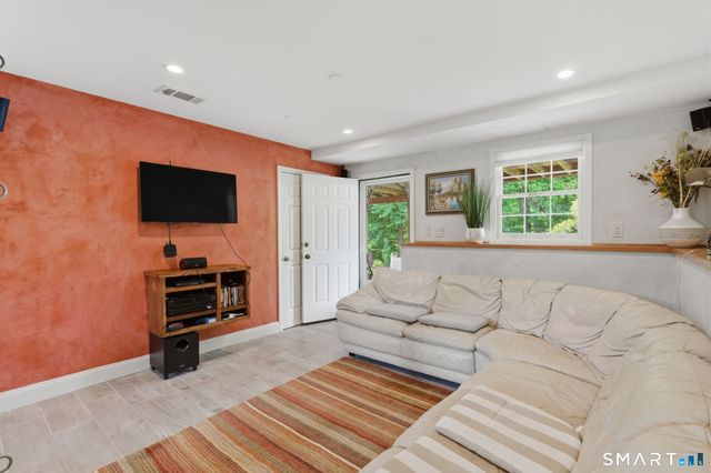 48 Tiffany Lane, Bristol, CT 06010