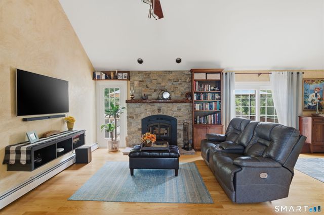 48 Tiffany Lane, Bristol, CT 06010