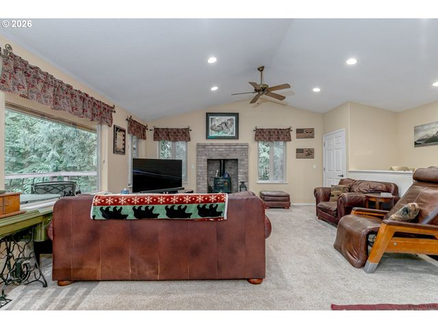 53221 E MARMOT Rd, Sandy, OR 97055