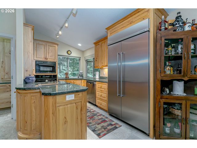 53221 E MARMOT Rd, Sandy, OR 97055