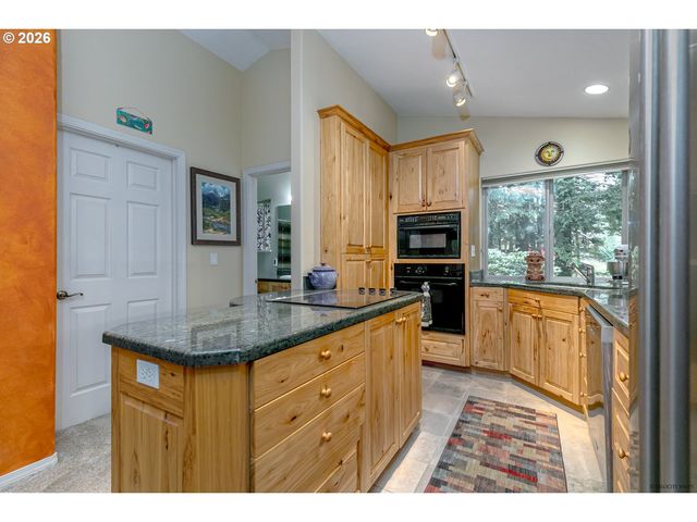 53221 E MARMOT Rd, Sandy, OR 97055