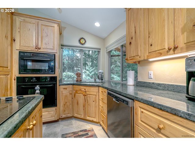 53221 E MARMOT Rd, Sandy, OR 97055