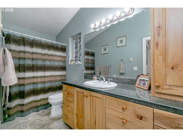 53221 E MARMOT Rd, Sandy, OR 97055