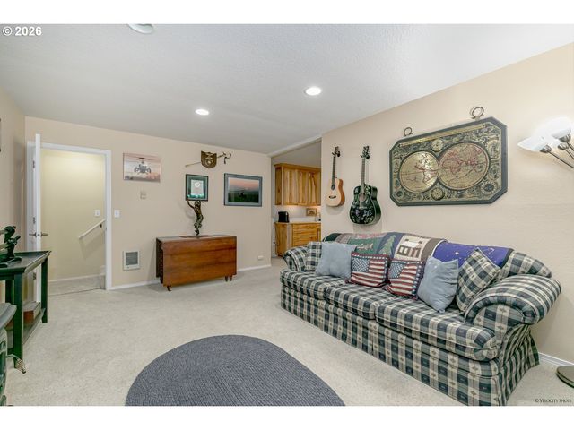 53221 E MARMOT Rd, Sandy, OR 97055