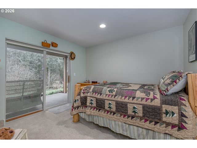 53221 E MARMOT Rd, Sandy, OR 97055