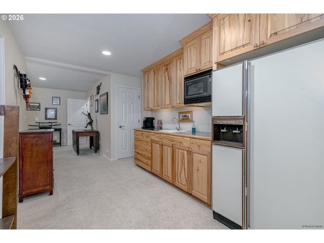 53221 E MARMOT Rd, Sandy, OR 97055