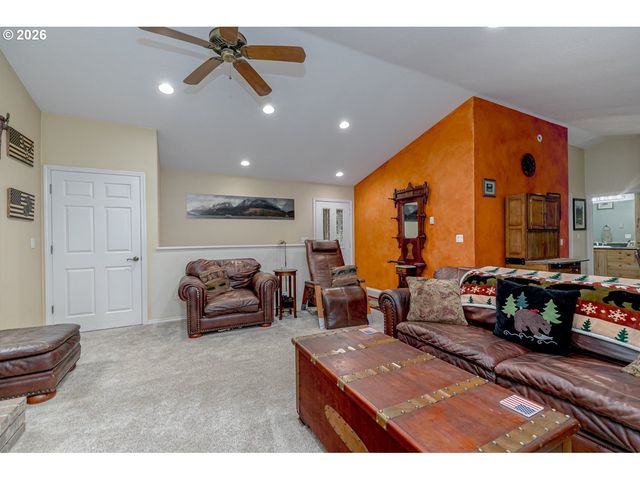 53221 E MARMOT Rd, Sandy, OR 97055