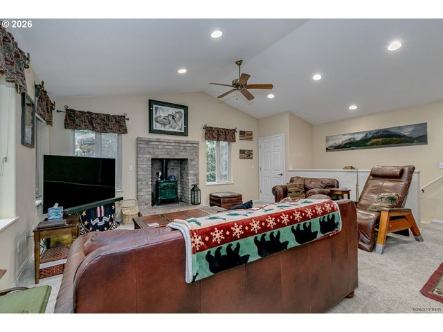 53221 E MARMOT Rd, Sandy, OR 97055