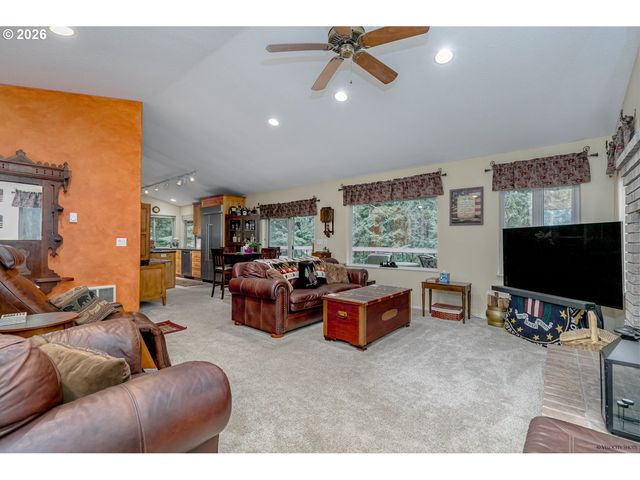 53221 E MARMOT Rd, Sandy, OR 97055