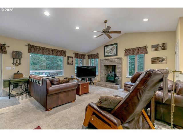 53221 E MARMOT Rd, Sandy, OR 97055