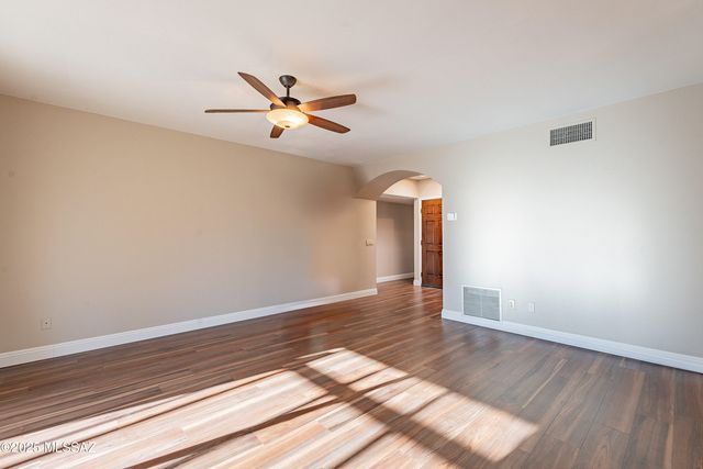 38324 S Silverwood Drive, Tucson, AZ 85739