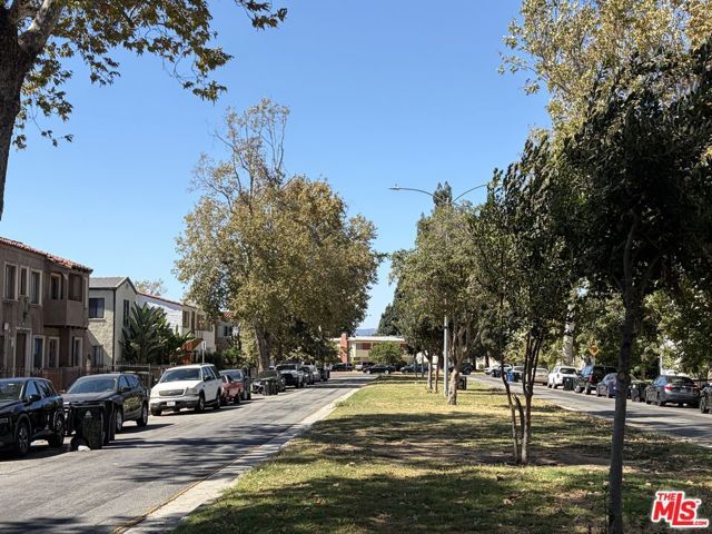 4250 8th Avenue, Los Angeles, CA 90008