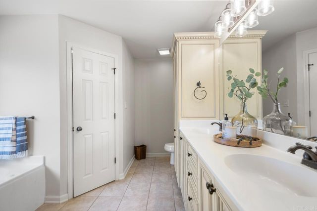 112 Kee Cove Cove, Benton, AR 72015