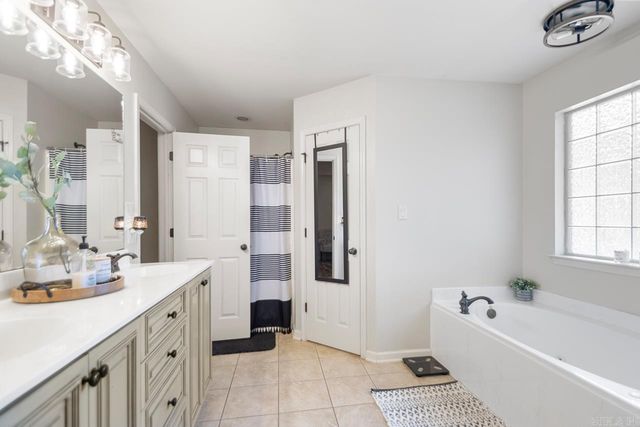 112 Kee Cove Cove, Benton, AR 72015