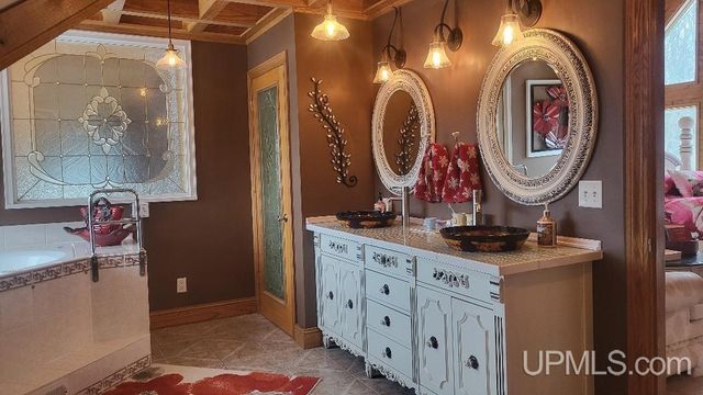 W8310 Meyer Lane, Crivitz V-wi, WI 54114